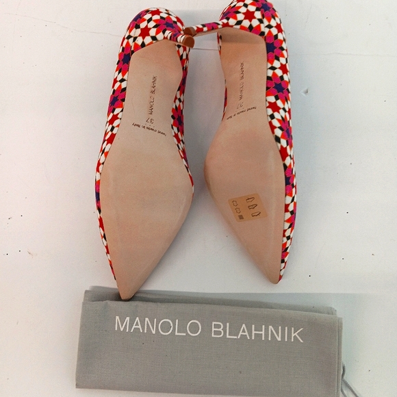 Manolo Blahnik Women's Pointed BB Linen Stiletto Pumps - EU37/US7 - Picture 10 of 12